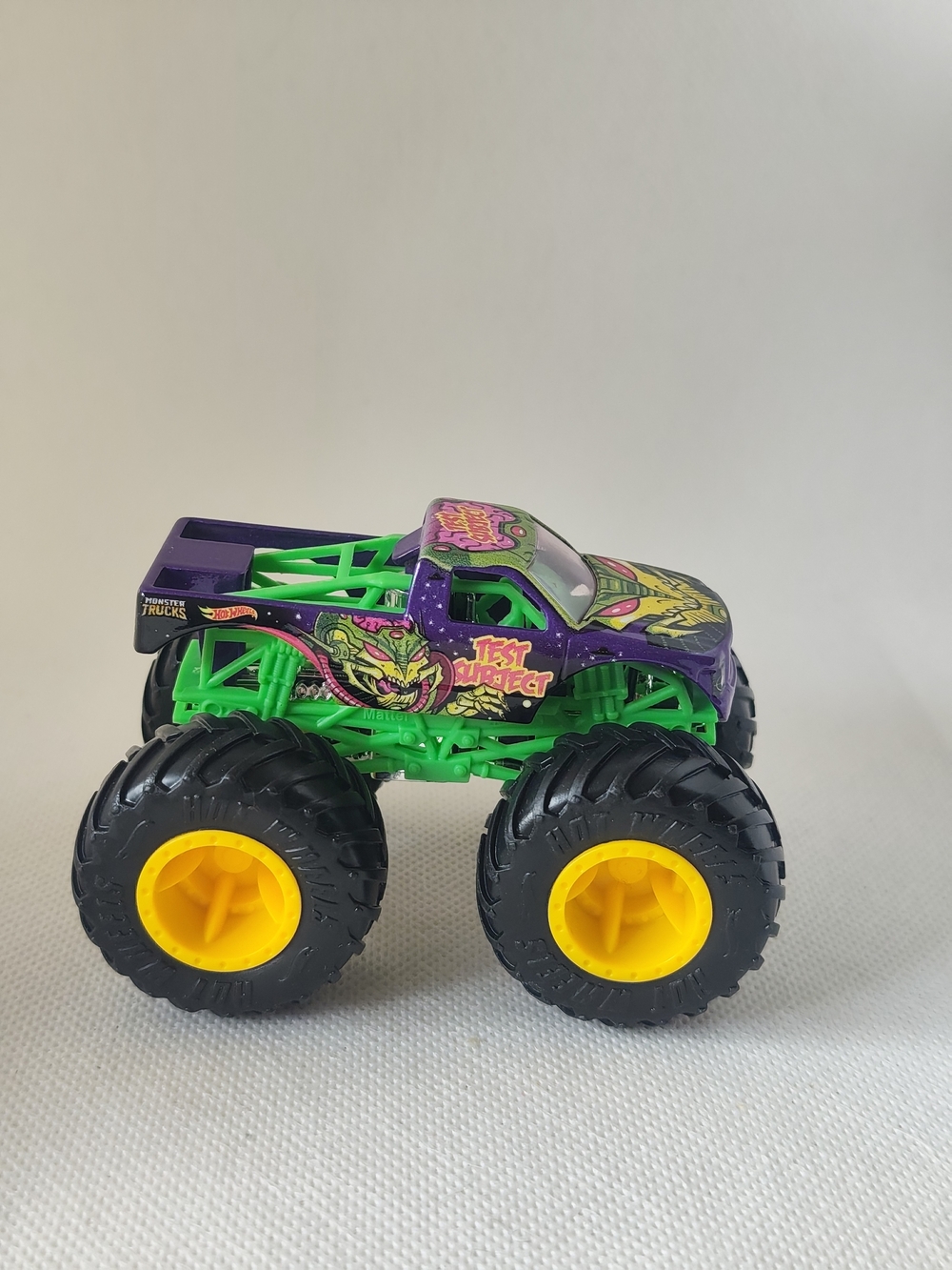 3/$25💙Hot Wheels Monster Trucks – “Test Subject / Jester”